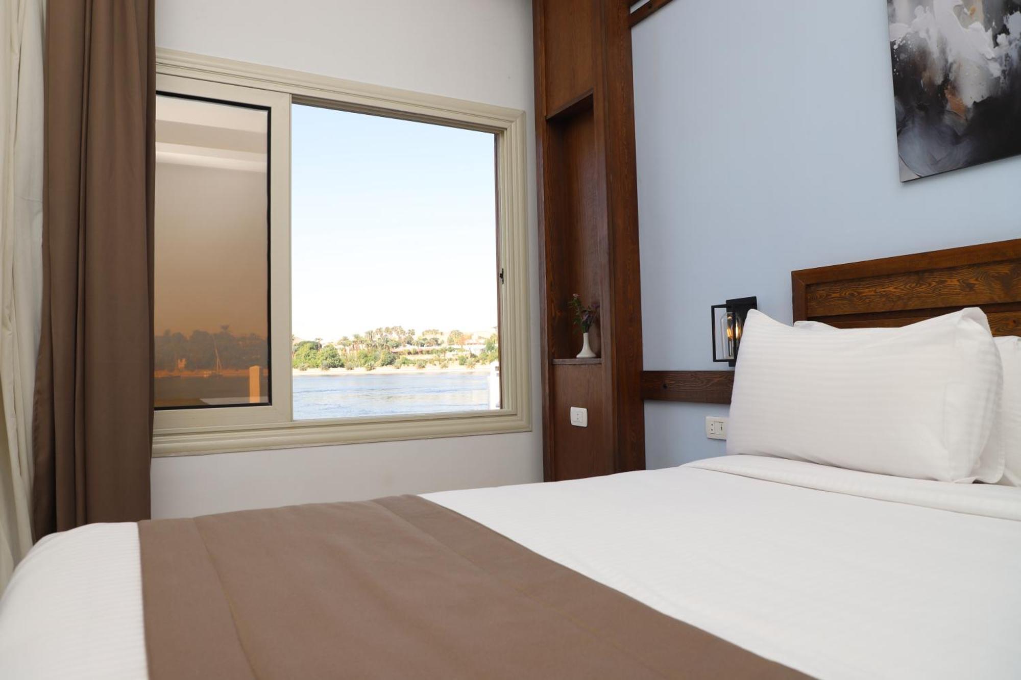 Obelisk Nile Hotel Aswan Exterior photo